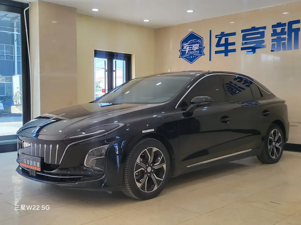 Hongqi E-QM5 Hongqi E-QM5 2023 Basic travel version 2023 — photo 1, buy with delivery to Moscow