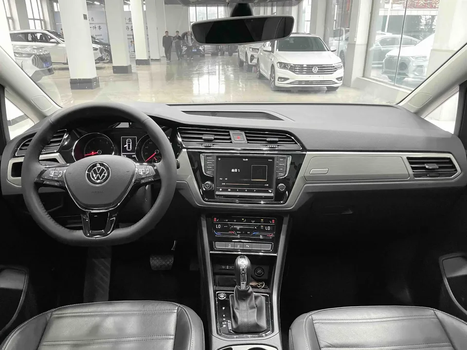 Volkswagen Touran L Touran L 2022 280TSI DSG 7-seater 2022 — миниатюра 4