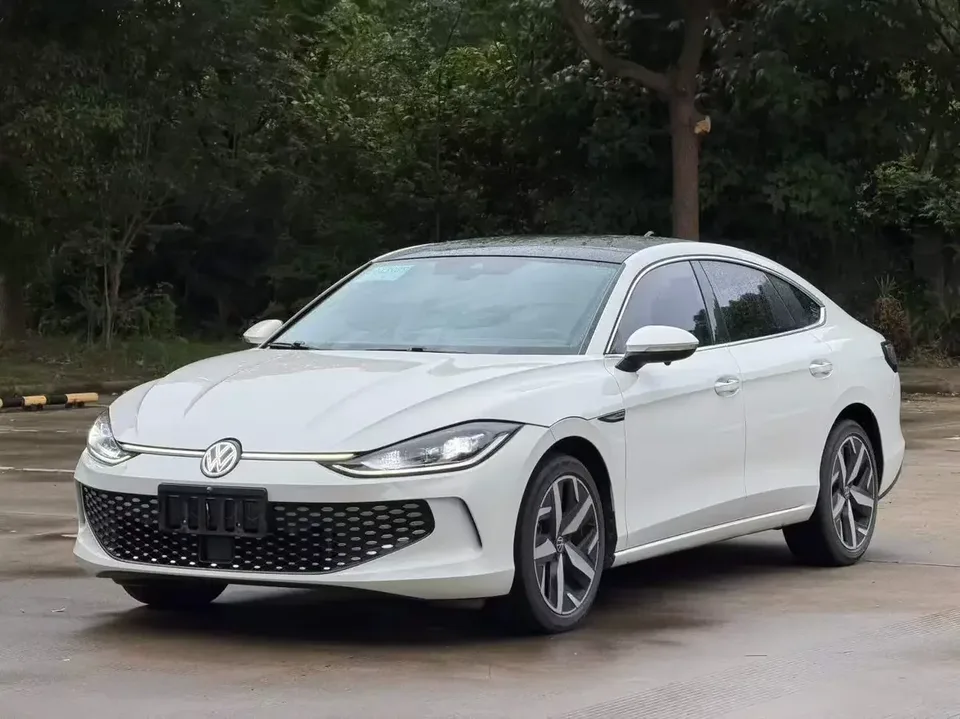 Volkswagen Lamando Lingdu 2022 Lingdu L 280TSI DSG Hot Edition 2023 — photo 1, buy with delivery to Moscow