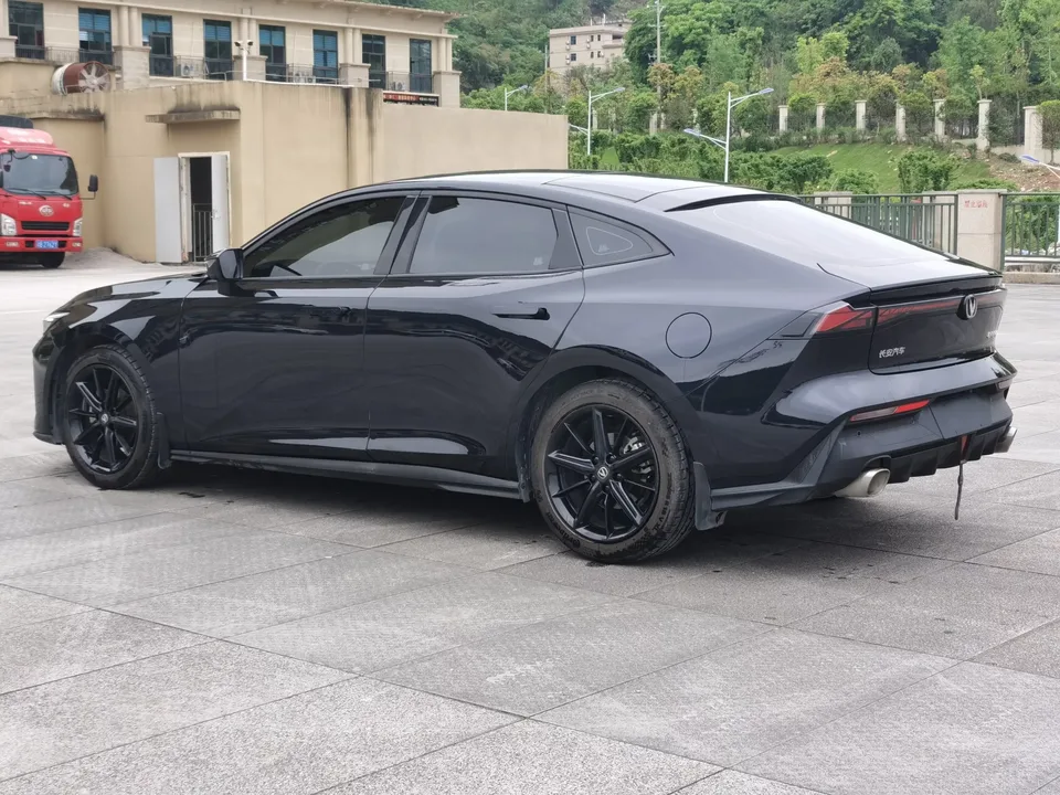 Changan UNI-V Changan UNI-V 2022 1.5T Smart Pilot 2023 — thumbnail 2