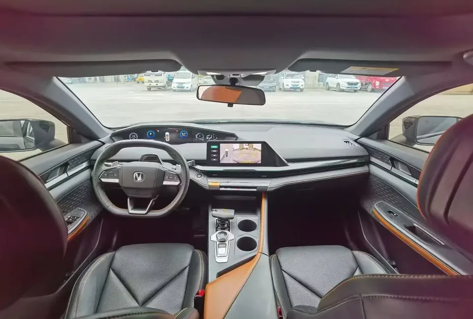 Changan UNI-V Changan UNI-V 2022 1.5T Smart Pilot 2023 — thumbnail 4