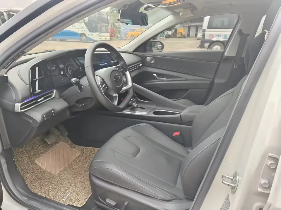 Hyundai Elantra Elantra 2022 1.5L CVT LUX Premium Edition 2022 — thumbnail 3