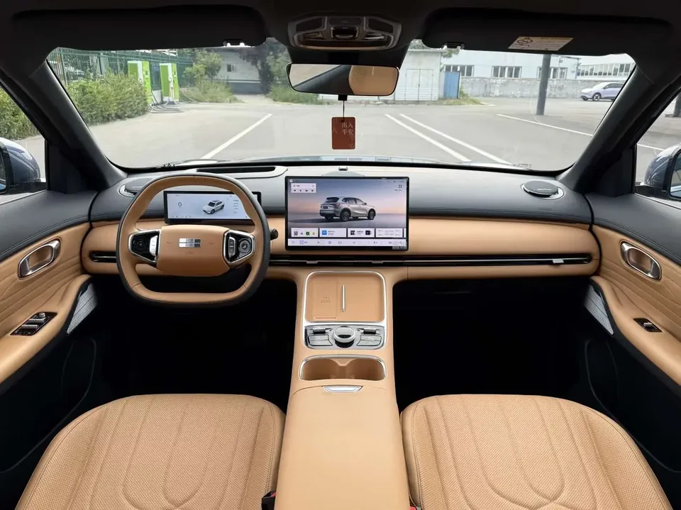 Geely Galaxy Starship 7 EM-i Galaxy Starship 7 EM-i 2025 120KM Pilot Edition 2024 — thumbnail 5