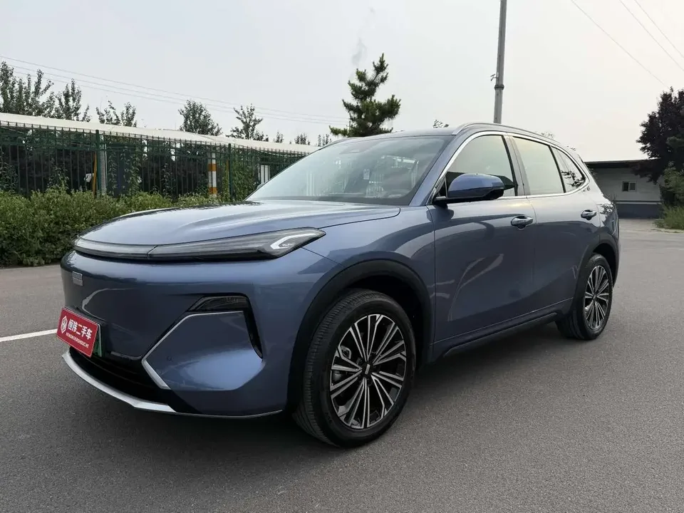 Geely Galaxy Starship 7 EM-i Galaxy Starship 7 EM-i 2025 120KM Pilot Edition 2024 — photo 1, buy with delivery to Moscow