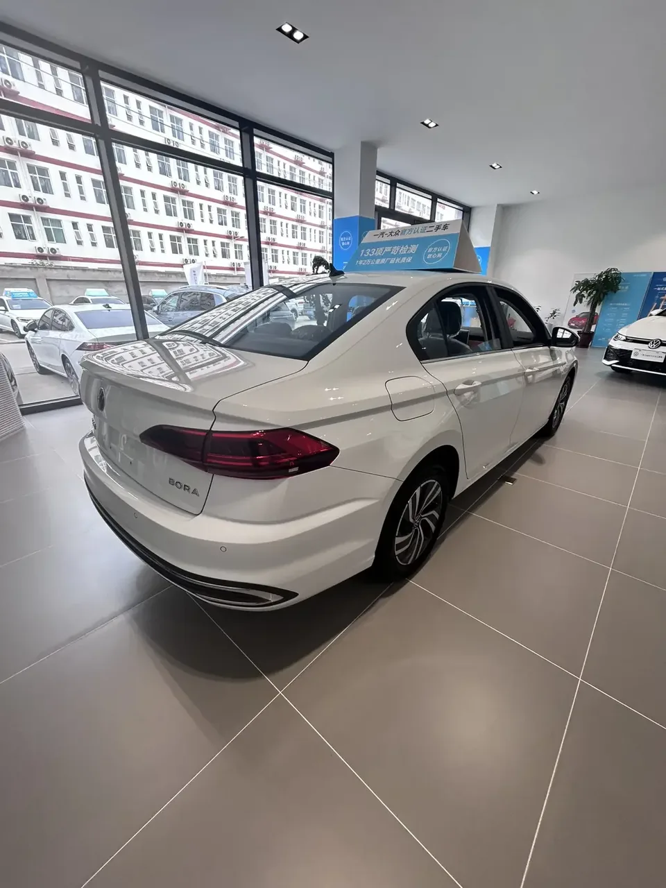 Volkswagen Bora Bora 2025 200TSI DSG Joyride Navigation Edition 2025 — thumbnail 2
