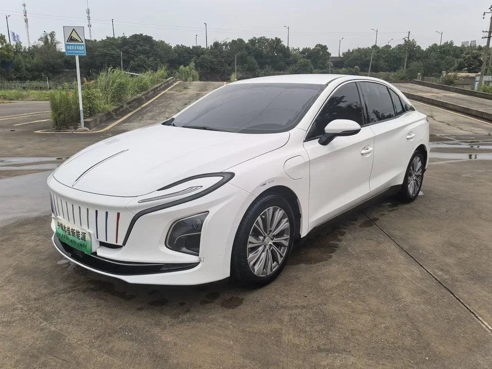 Hongqi E-QM5 Hongqi E-QM5 2024 560KM PLUS version 100kW 2024 — photo 1, buy with delivery to Moscow