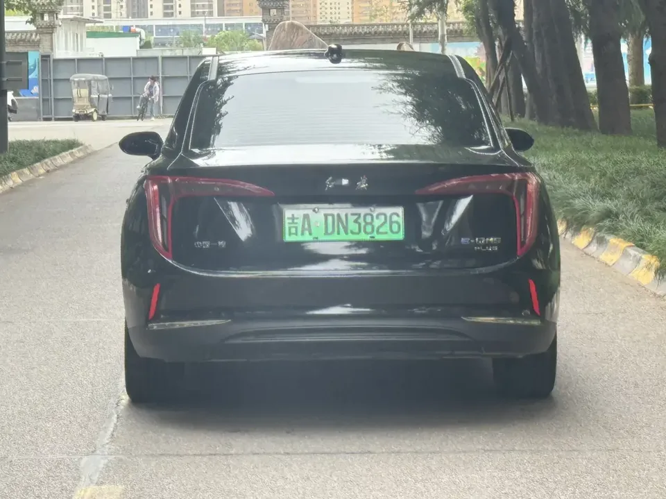 Hongqi E-QM5 Hongqi E-QM5 2024 610KM PLUS version 100kW 2024 — thumbnail 2