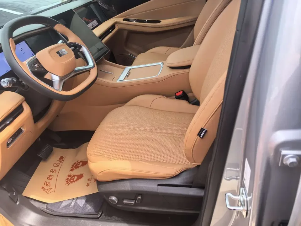 Geely Galaxy L7 Galaxy L7 2025 1.5L EM-i 115km Explorer Edition 2025 — thumbnail 4