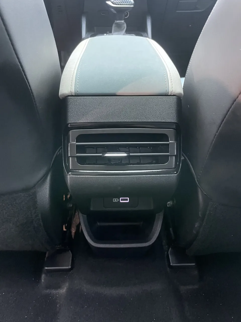 Geely Emgrand S Emgrand S 2022 1.4T CVT Crossover Player Edition 2022 — thumbnail 4