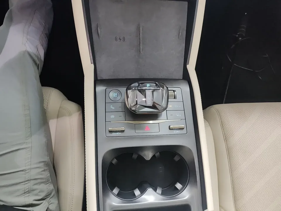 BYD Qin L DM Qin L DM 2024 DM-i 120KM Excellence 2024 — thumbnail 4