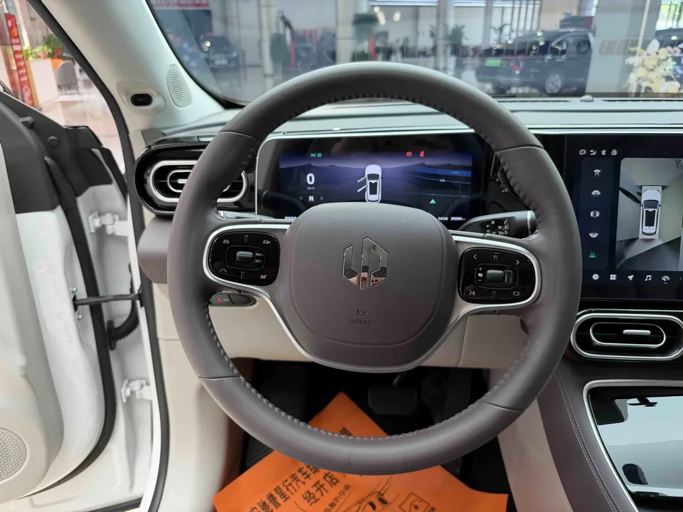 Leapmotor Zero running C11 Zero running C11 2023 Extended Range 285 Comfort Edition 2023 — thumbnail 4