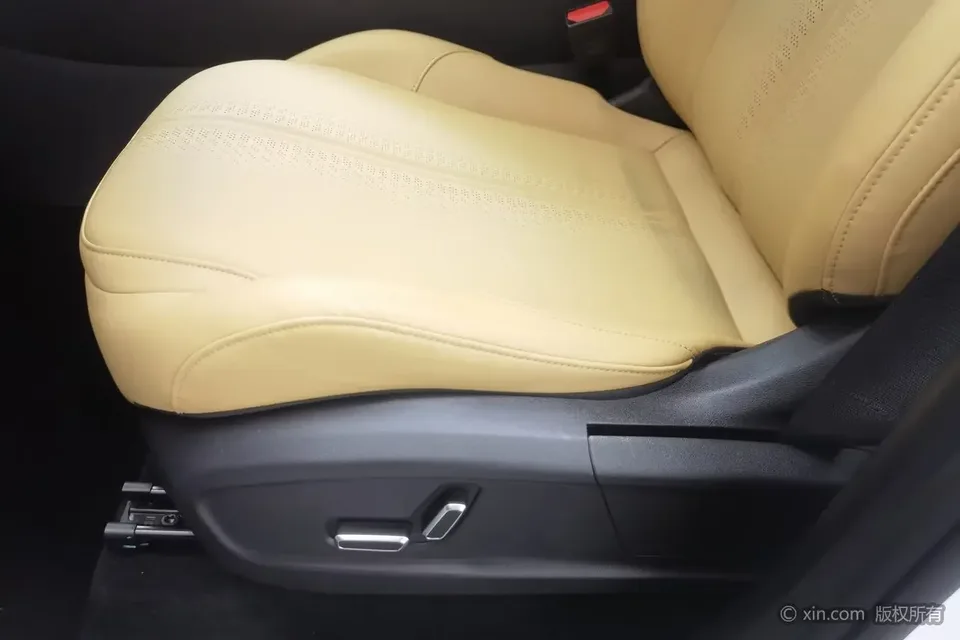 Geely Galaxy L7 Galaxy L7 2024 1.5T DHT 55km PRO Longteng Edition 2024 — thumbnail 5
