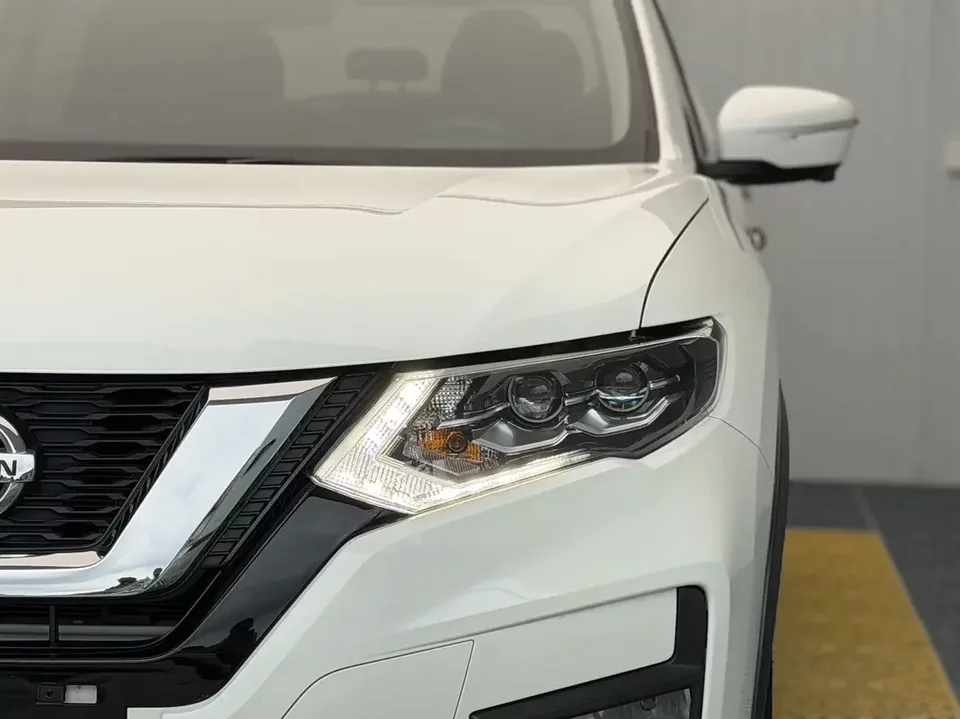 Nissan X-Trail Qijun 2022 2.0L 2WD Smart Link Premium Edition 2023 — thumbnail 3