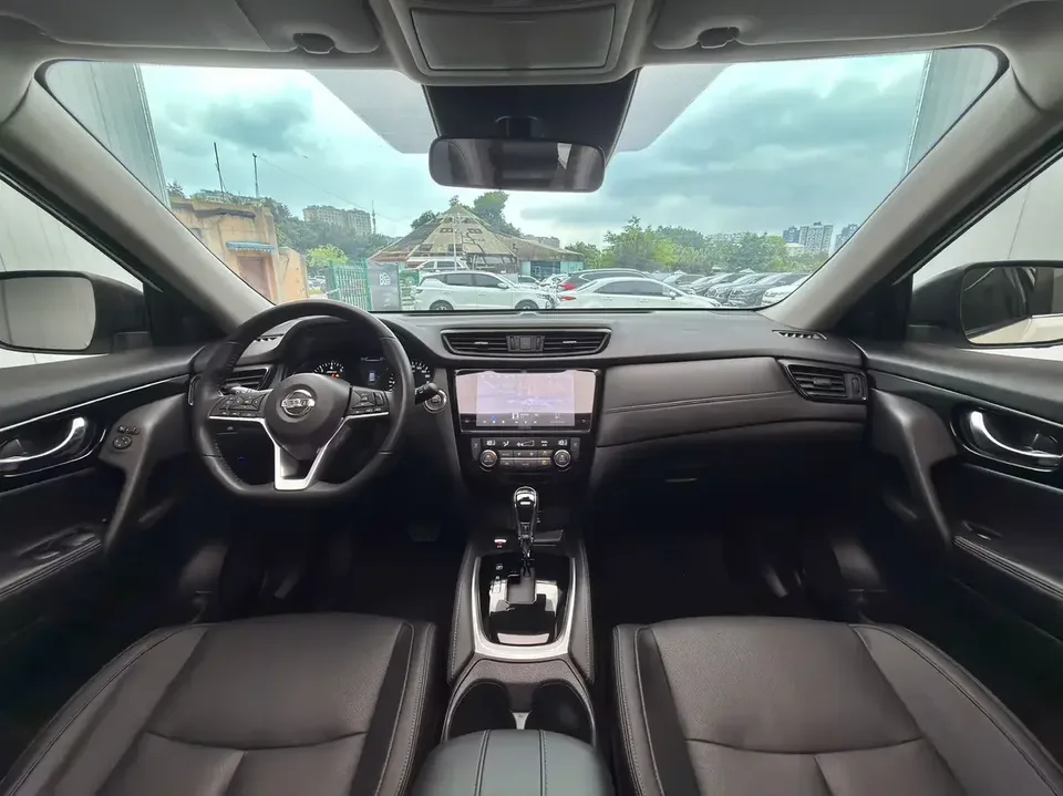 Nissan X-Trail Qijun 2022 2.0L 2WD Smart Link Premium Edition 2023 — thumbnail 4