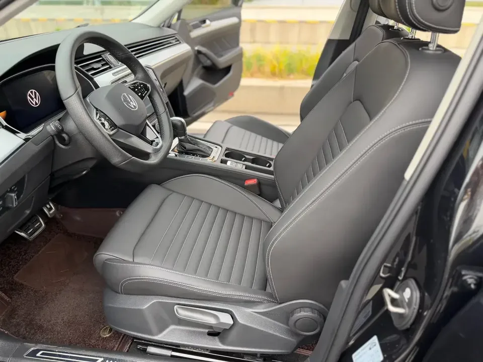Volkswagen Magotan Magotan 2023 2 millionth anniversary edition 280TSI DSG comfort model 2024 — thumbnail 3