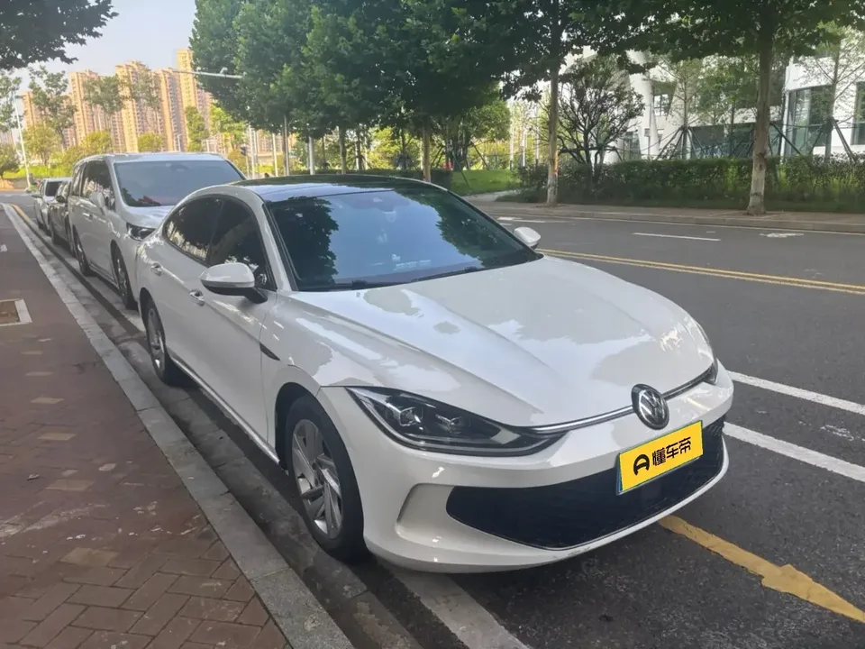 Volkswagen Lamando Lingdu 2022 Lingdu L 280TSI DSG Hot Edition 2022 — photo 1, buy with delivery to Moscow