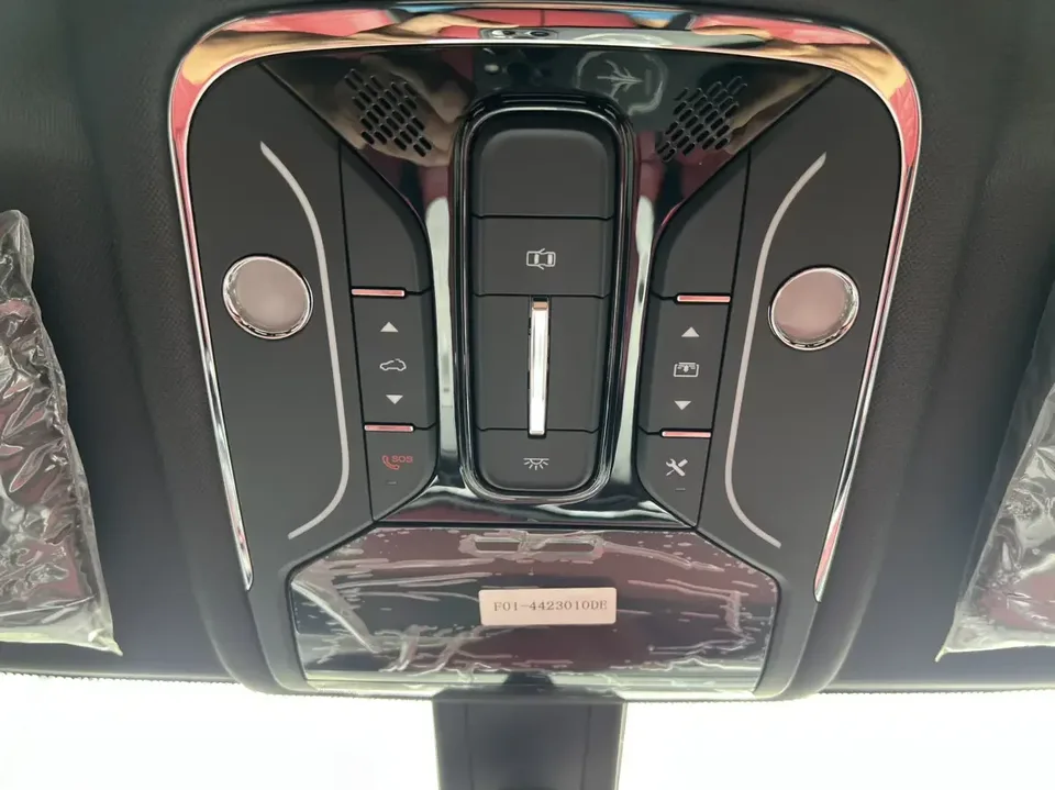 Jetour Jietu X70 PLUS Jietu X70 PLUS 2023 1.5T DCT Brave PLUS 7-seater 2022 — миниатюра 3