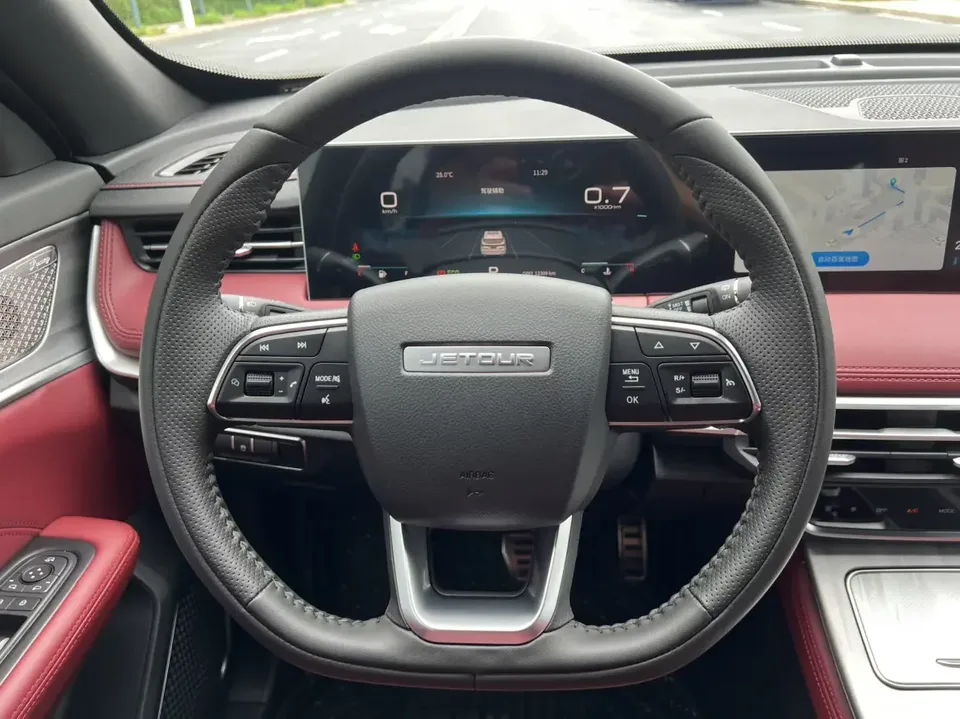 Jetour Jietu X70 PLUS Jietu X70 PLUS 2023 1.5T DCT Brave PLUS 7-seater 2022 — миниатюра 4