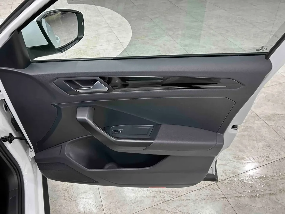 Volkswagen T-Roc TANG 2022 280TSI DSG 2WD Comfort PLUS 2023 — thumbnail 5