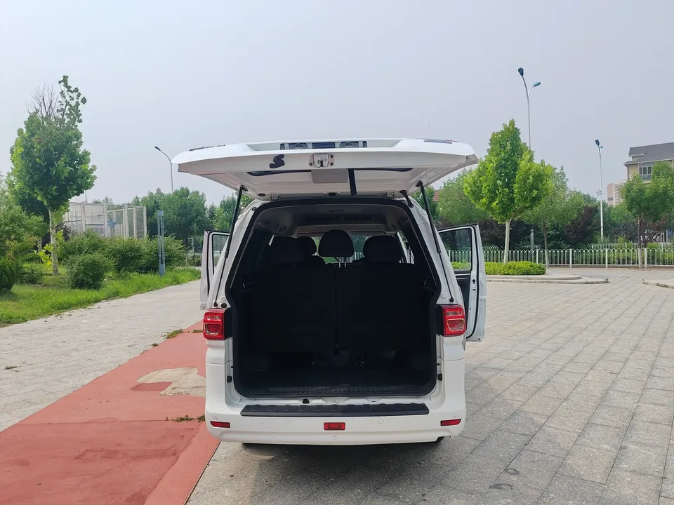 Forthing Lingzhi New Energy Lingzhi New Energy 2025 410km pure electric basic model 7 seats 2025 — thumbnail 3