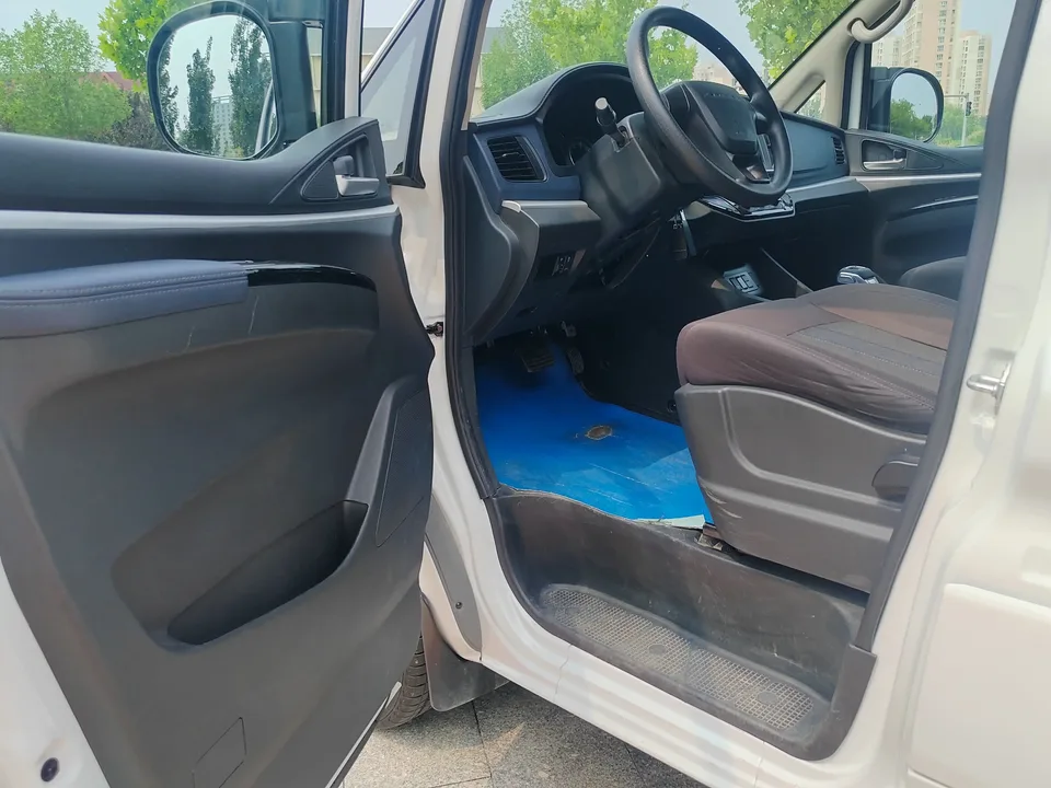 Forthing Lingzhi New Energy Lingzhi New Energy 2025 410km pure electric basic model 7 seats 2025 — thumbnail 4