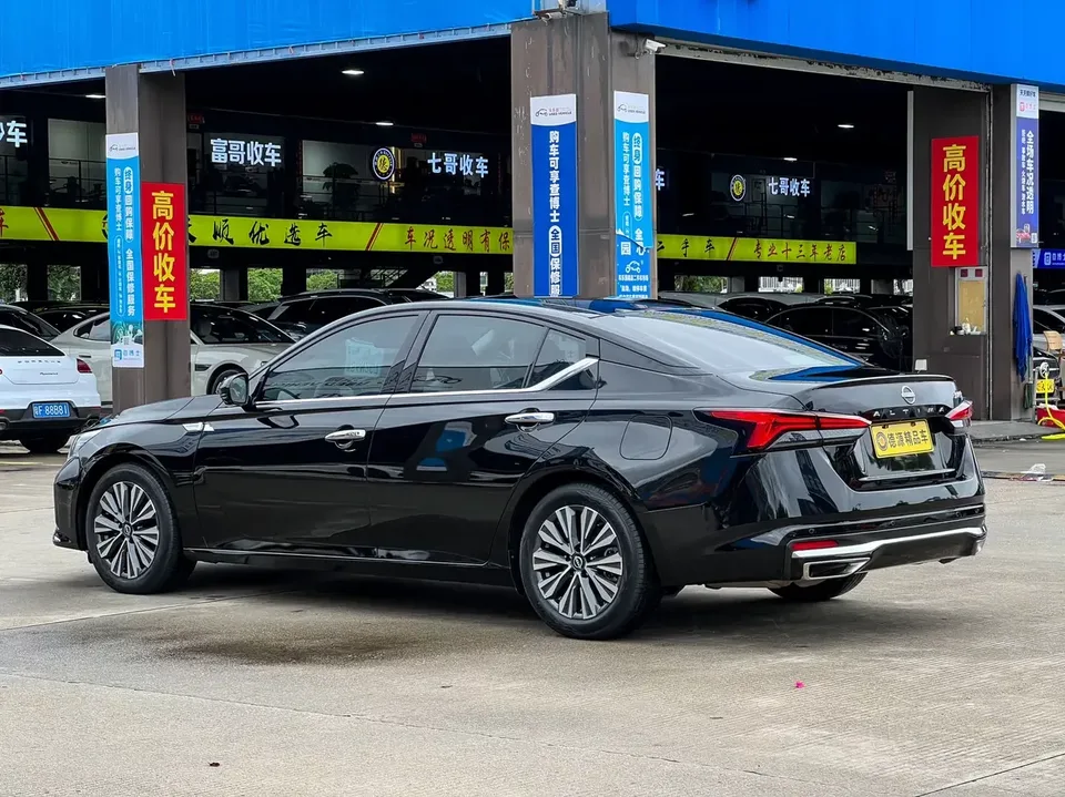 Nissan Altima Sound of nature 2022 2.0L XL-Upr Premium Edition 2023 — thumbnail 2