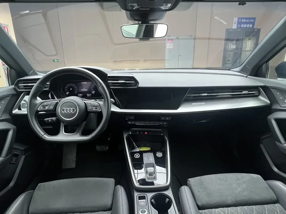 Audi A3 Audi A3 2024 Sportback 35 TFSI RS Kit Speed Type 2023 — thumbnail 4
