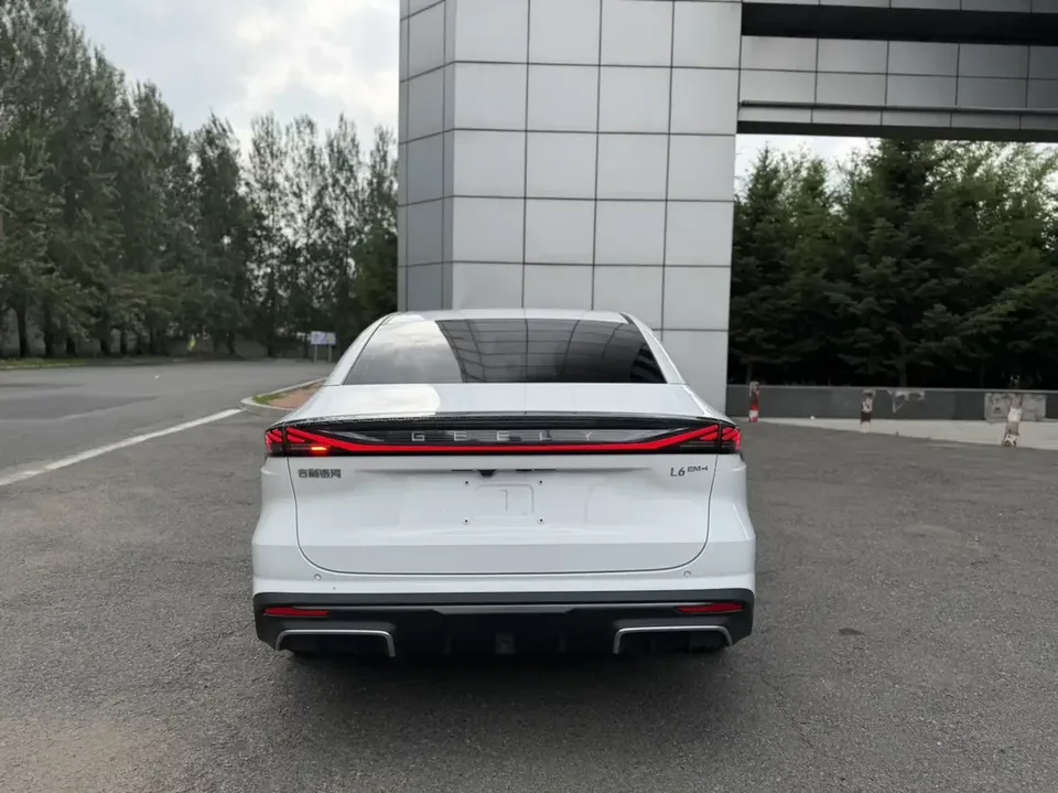 Geely Galaxy L6 Galaxy L6 2025 1.5 EM-i DHT 140KM Exploration+ Edition 2025 — thumbnail 2