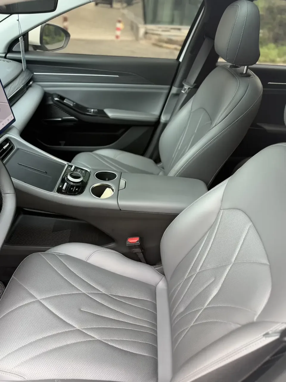 Geely Galaxy L6 Galaxy L6 2025 1.5 EM-i DHT 140KM Exploration+ Edition 2025 — thumbnail 3