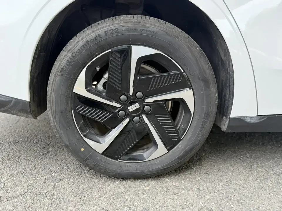 Geely Galaxy L6 Galaxy L6 2025 1.5 EM-i DHT 140KM Exploration+ Edition 2025 — thumbnail 4