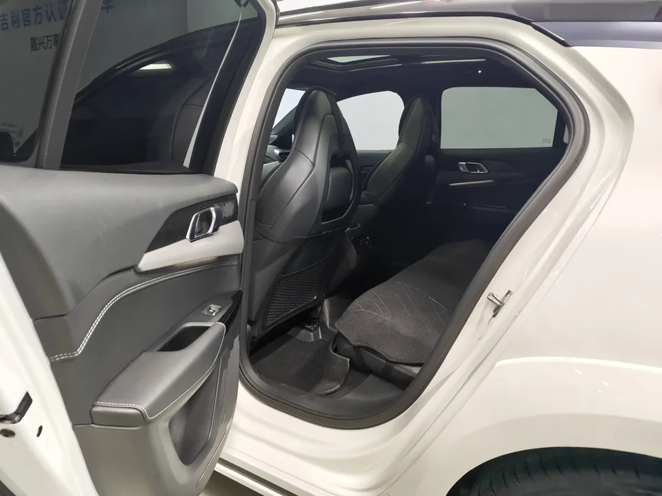 Lynk & Co 02 Hatchback Lynk & Co 02 Hatchback 2022 2.0TD Hatchback Pro 2024 — thumbnail 5