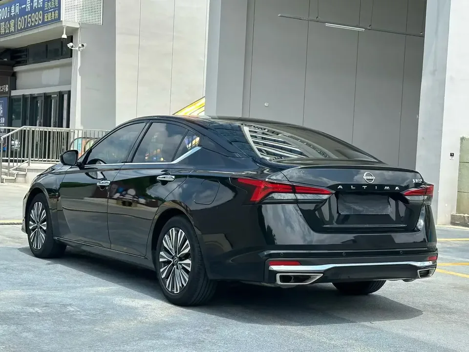Nissan Altima Sound of nature 2022 2.0L XL-Upr Premium Edition 2023 — thumbnail 4