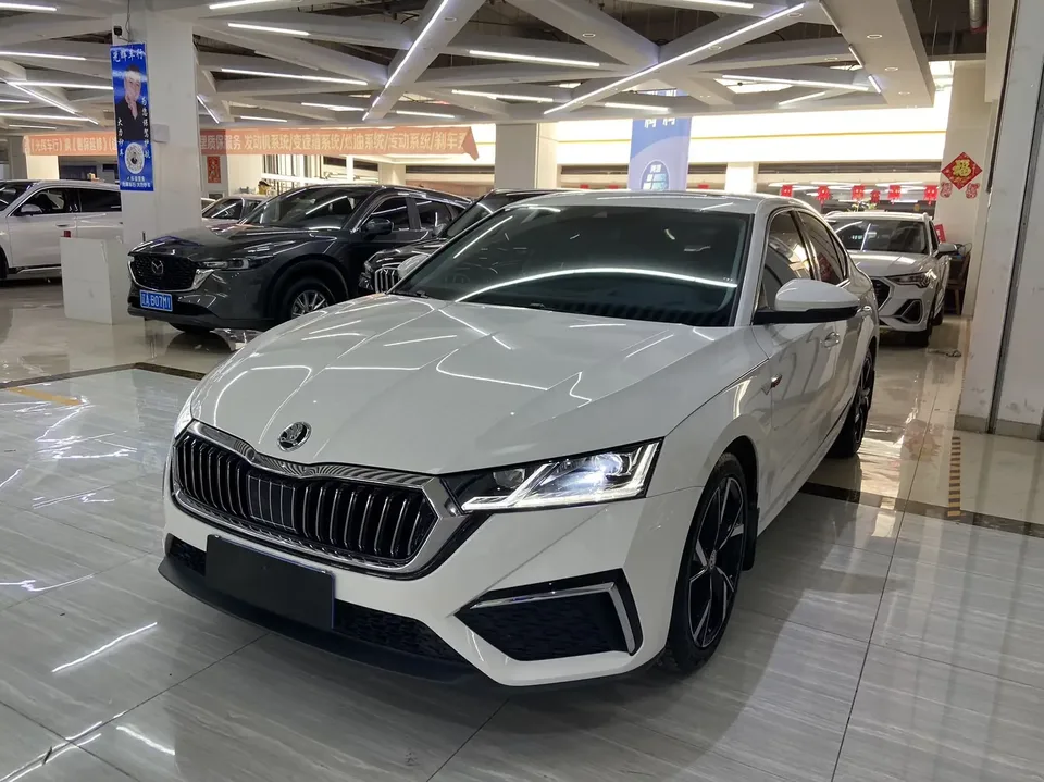 Skoda Octavia Octavia 2022 PRO TSI280 DSG Luxury Edition 2022 — photo 1, buy with delivery to Moscow