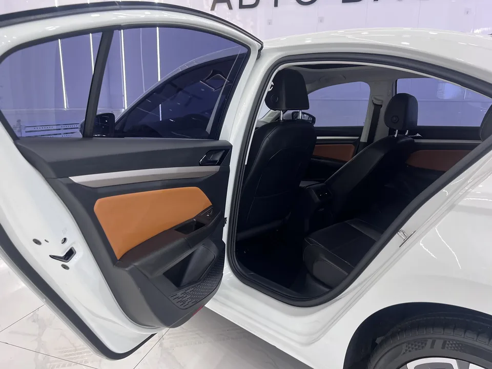 Volkswagen Bora Bora 2023 200TSI DSG Joy Travel PRO Edition 2023 — thumbnail 5