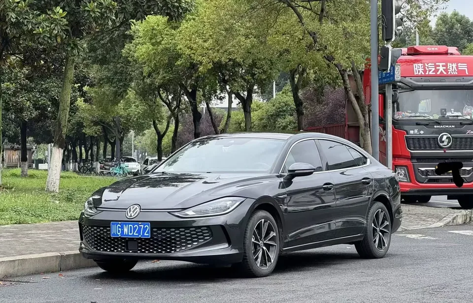 Volkswagen Lamando Lingdu 2024 Lingdu L 280TSI DSG Hot Edition 2025 — photo 1, buy with delivery to Moscow