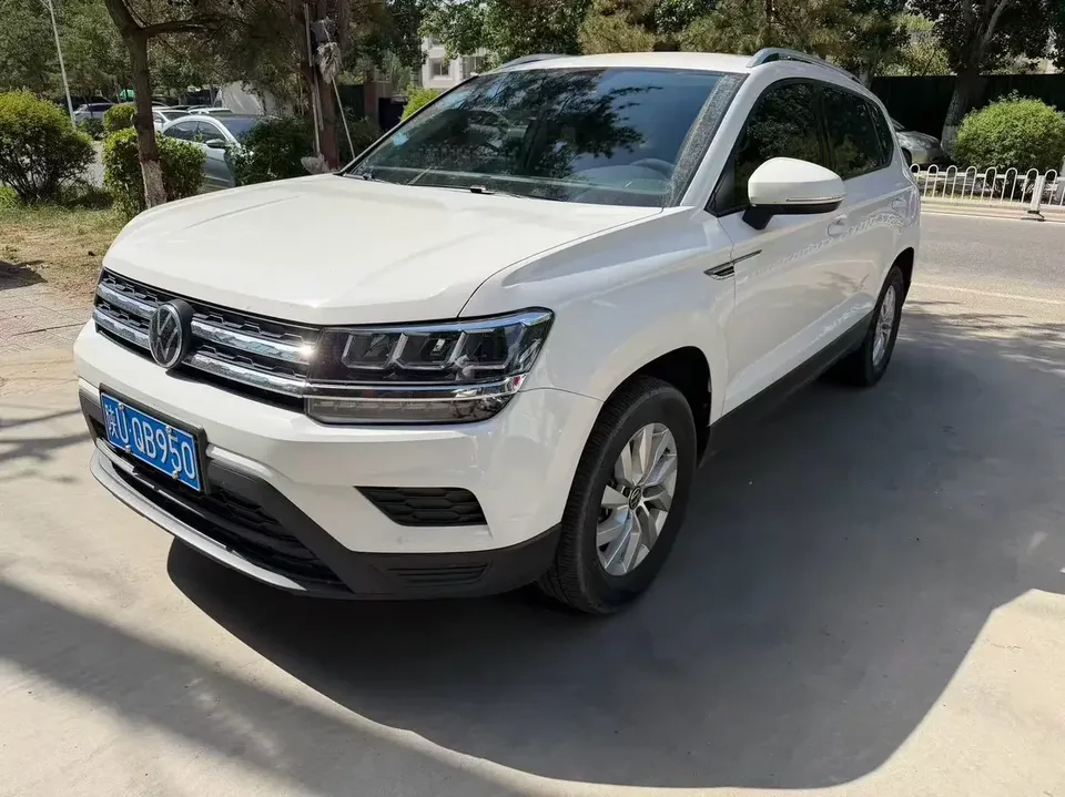 Volkswagen Tharu tuyue 2022 280TSI 2WD Fashion Edition 2022 — photo 1, buy with delivery to Moscow