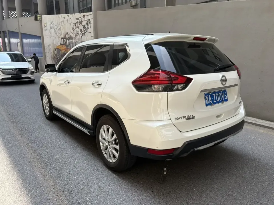 Nissan X-Trail Qijun 2023 Classic Edition 2.0L 2WD Smart Link Premium Edition 2023 — thumbnail 2