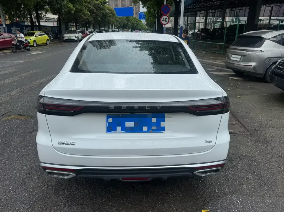 Geely Emgrand emgrand 2026 5th Generation 1.5L CVT Premium 2025 — thumbnail 2