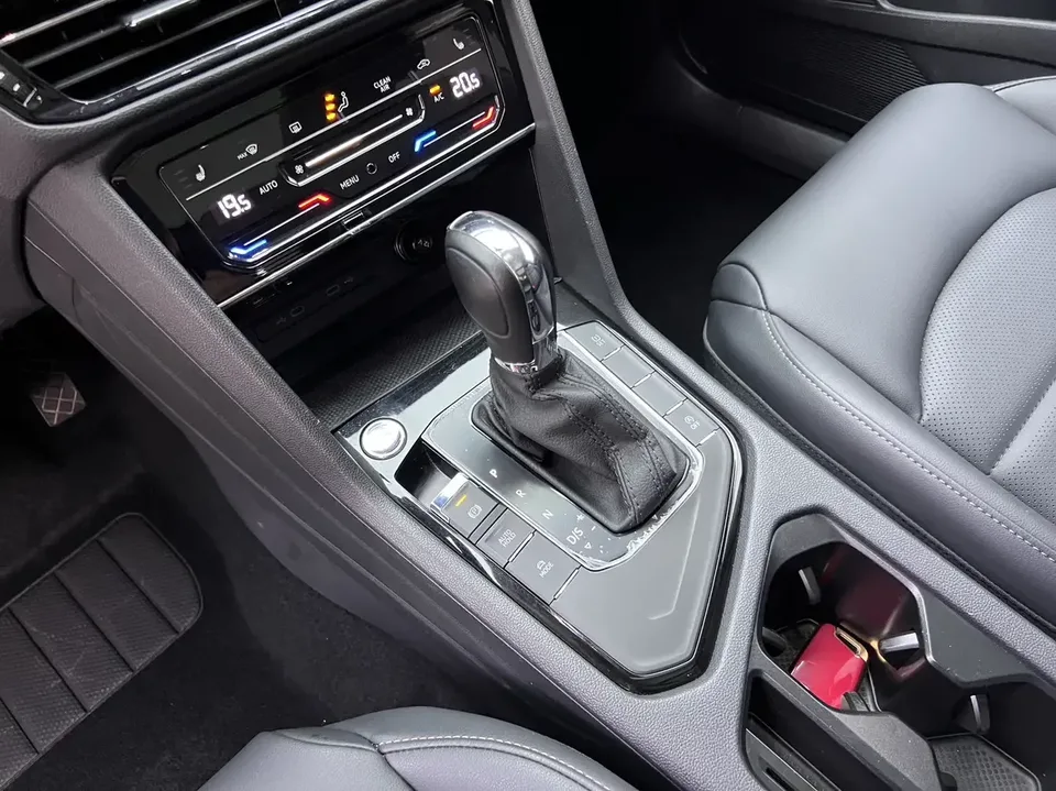 Volkswagen Tharu tuyue 2021 280TSI 2WD Luxury Edition PLUS 2022 — thumbnail 3