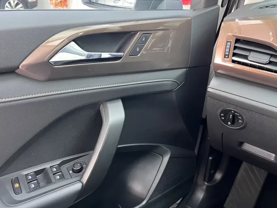 Volkswagen Tharu tuyue 2021 280TSI 2WD Luxury Edition PLUS 2022 — thumbnail 4