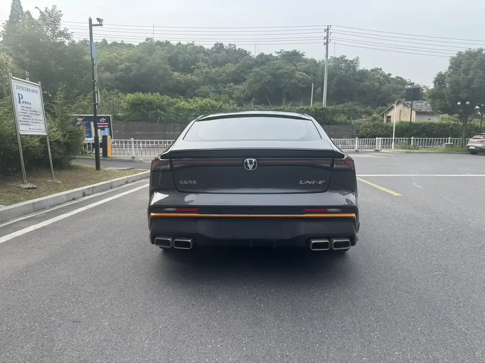 Changan UNI-V Changan UNI-V 2025 1.5T 500Bar Premium Sports 2025 — thumbnail 2