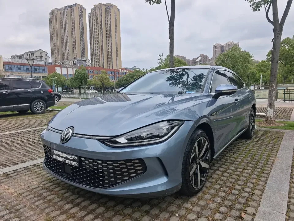 Volkswagen Lamando Lingdu 2023 Lingdu L 280TSI DSG Cool Edition 2023 — photo 1, buy with delivery to Moscow