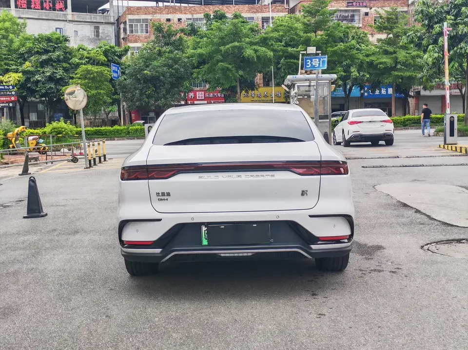 BYD Han DM Chinese DM 2022 DM-i 121KM Premium 2022 — thumbnail 2