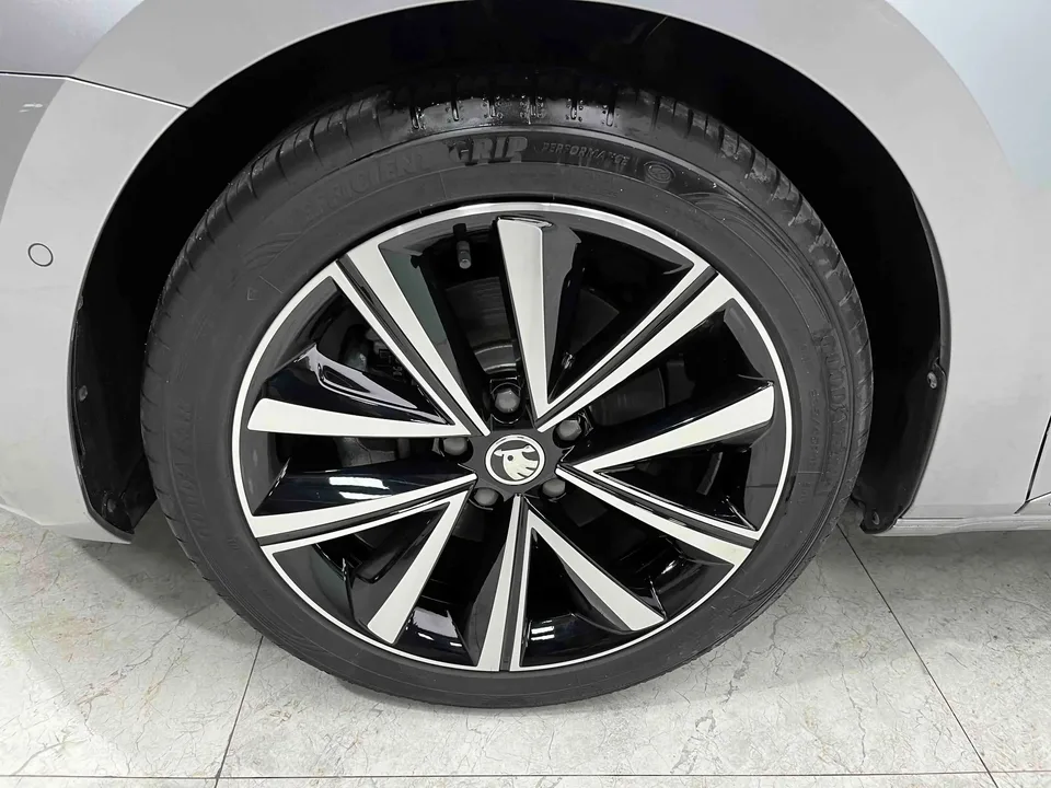 Skoda Superb Speedy 2023 Modified TSI280 DSG Premium Edition 2024 — thumbnail 5