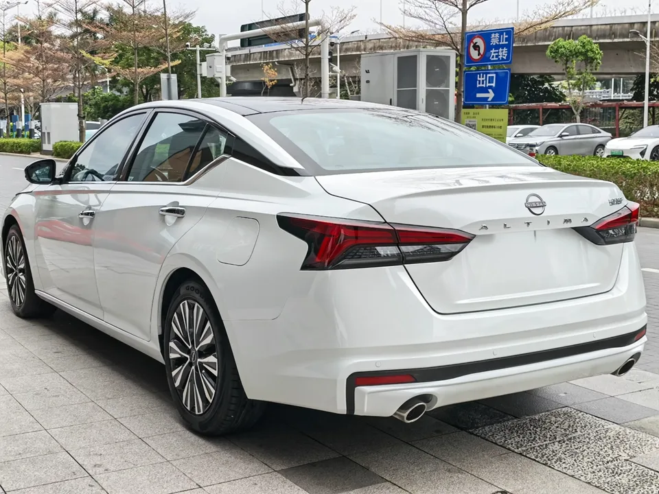 Nissan Altima Sound of nature 2022 2.0L XL-TLS Enjoy Edition 2023 — thumbnail 2