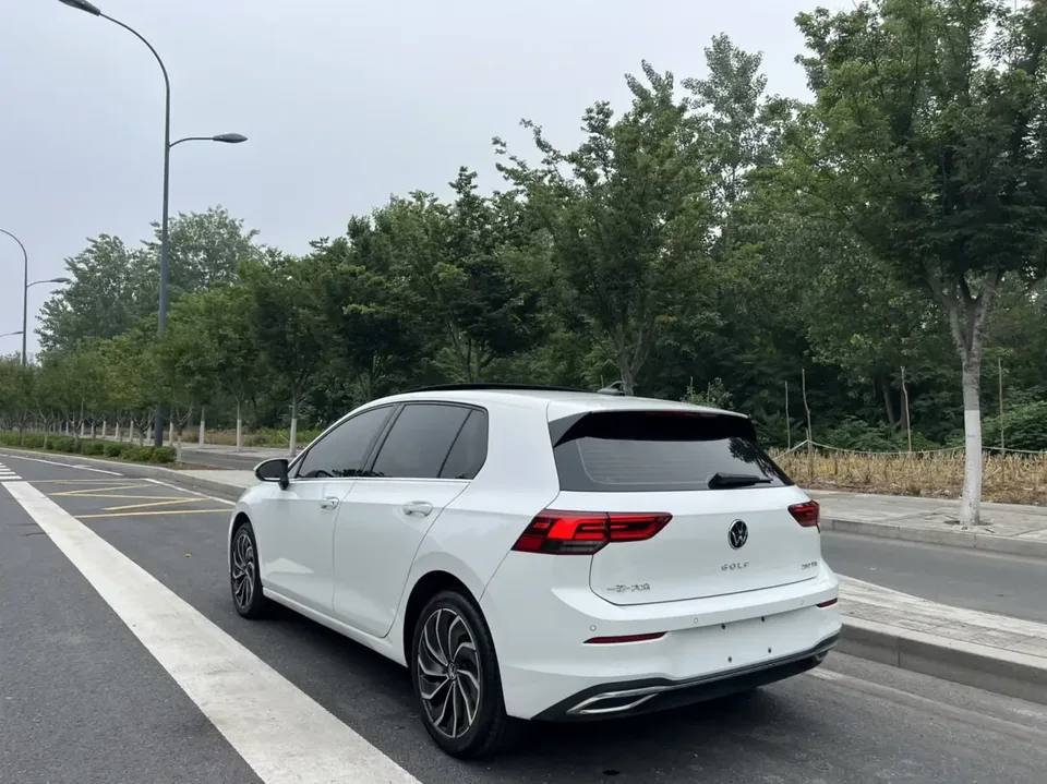 Volkswagen Golf golf 2021 280TSI DSG 30th Anniversary Edition 2022 — thumbnail 2