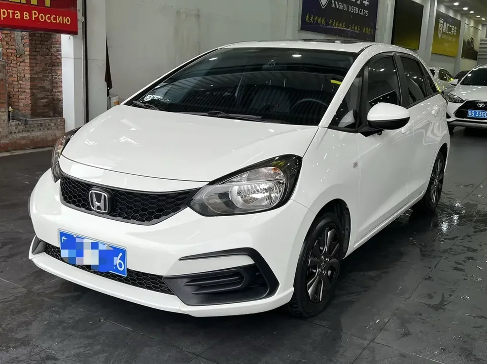 Honda FIT Fit 2022 1.5L CVT Trendy Sunroof Edition 2022 — photo 1, buy with delivery to Moscow