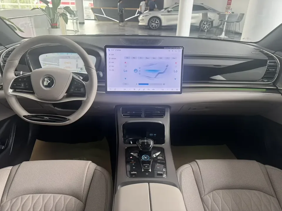 BYD Han DM Chinese DM 2024 DM-i Honor Edition 121KM Premium 2024 — thumbnail 2