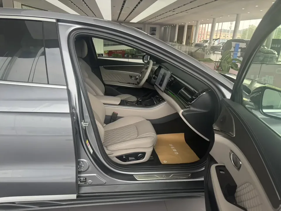 BYD Han DM Chinese DM 2024 DM-i Honor Edition 121KM Premium 2024 — thumbnail 3