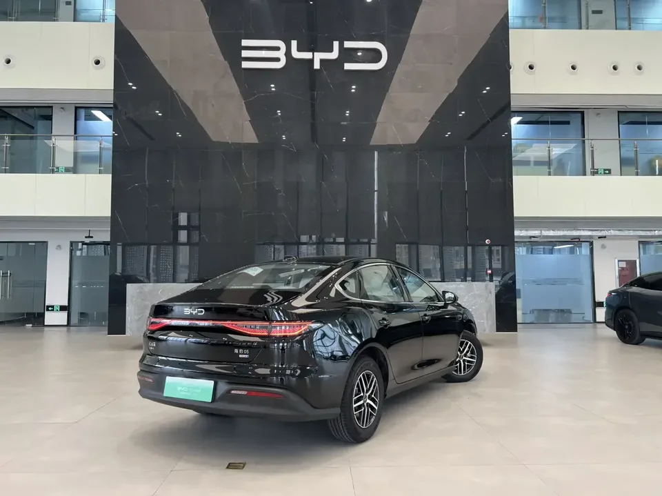 BYD Seal 05DM Seal 05DM 2025 DM-i 120KM flagship version 2025 — thumbnail 2
